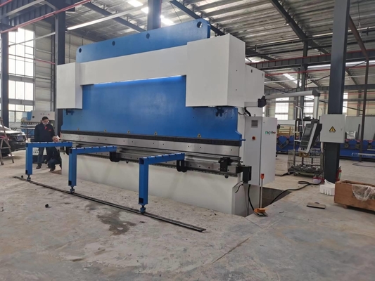 600tn/4600 CNC প্রেস ব্রেক Y1,Y2,X R+চালিত ডিফ্লেকশন টেবিল