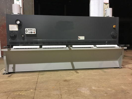 Qc12k-6x3200 মেটাল স্বয়ংক্রিয় হাইড্রোলিক গিলোটিন শিয়ারিং মেশিন 3200 মিমি
